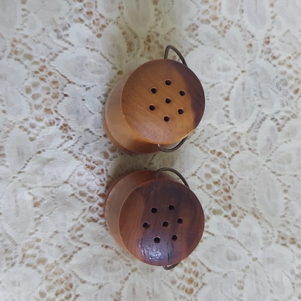 Scuffy Rustic Vintage Souvenir Salt and Pepper Shaker Set Eureka Springs AR Souv